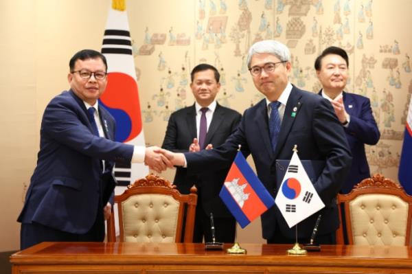 韩国进出口银行向柬埔寨提供1.2亿美元信贷